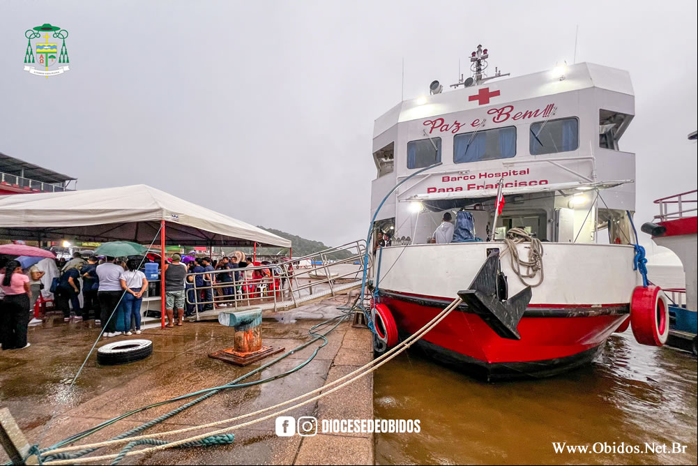 Barco Hospital Papa Francisco inicia atendimentos com Missa em Homenagem ao Santo Padre